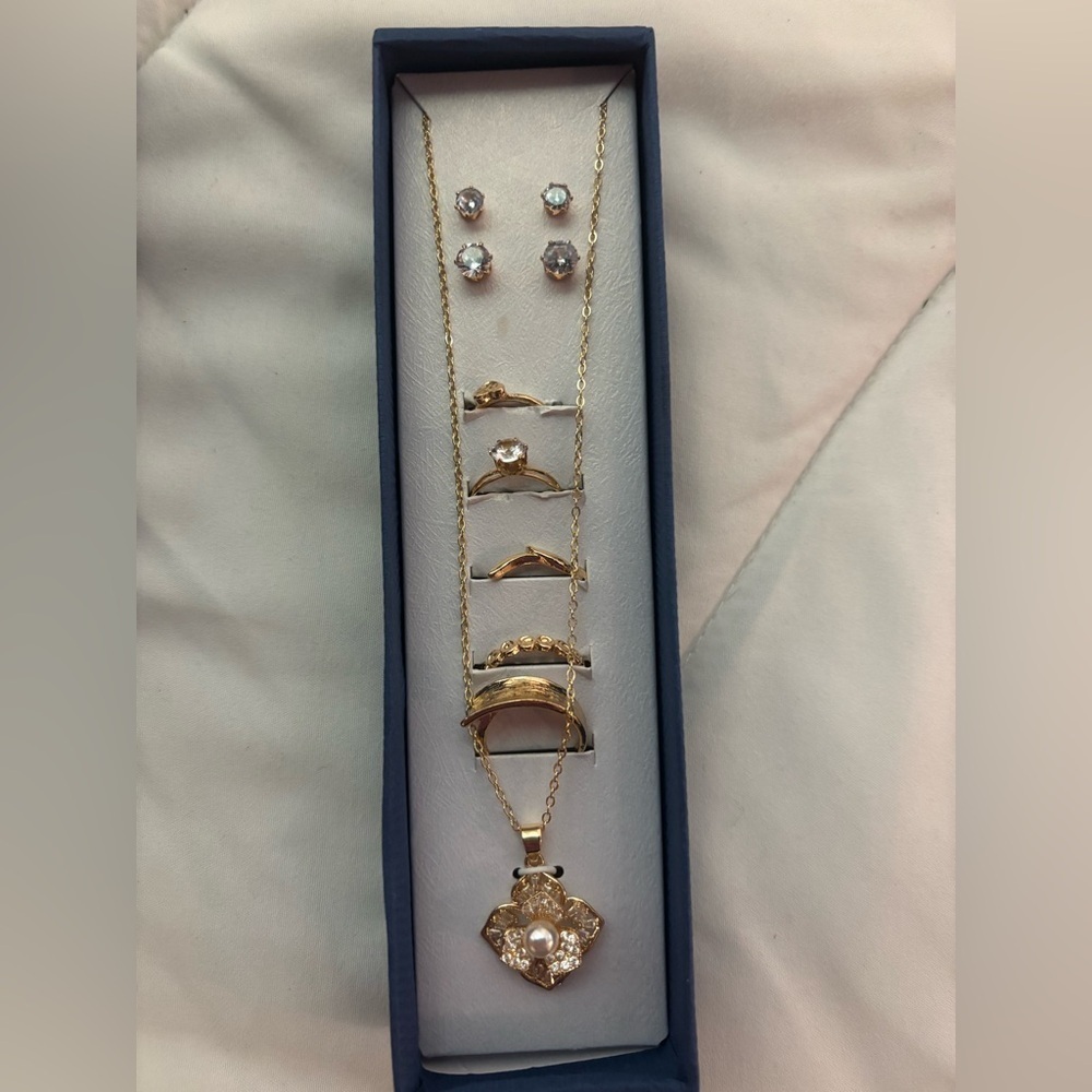 Elegant Gold Toned Jewelry Set with Pearl Pendant necklace, 5 rings & 2 earrings